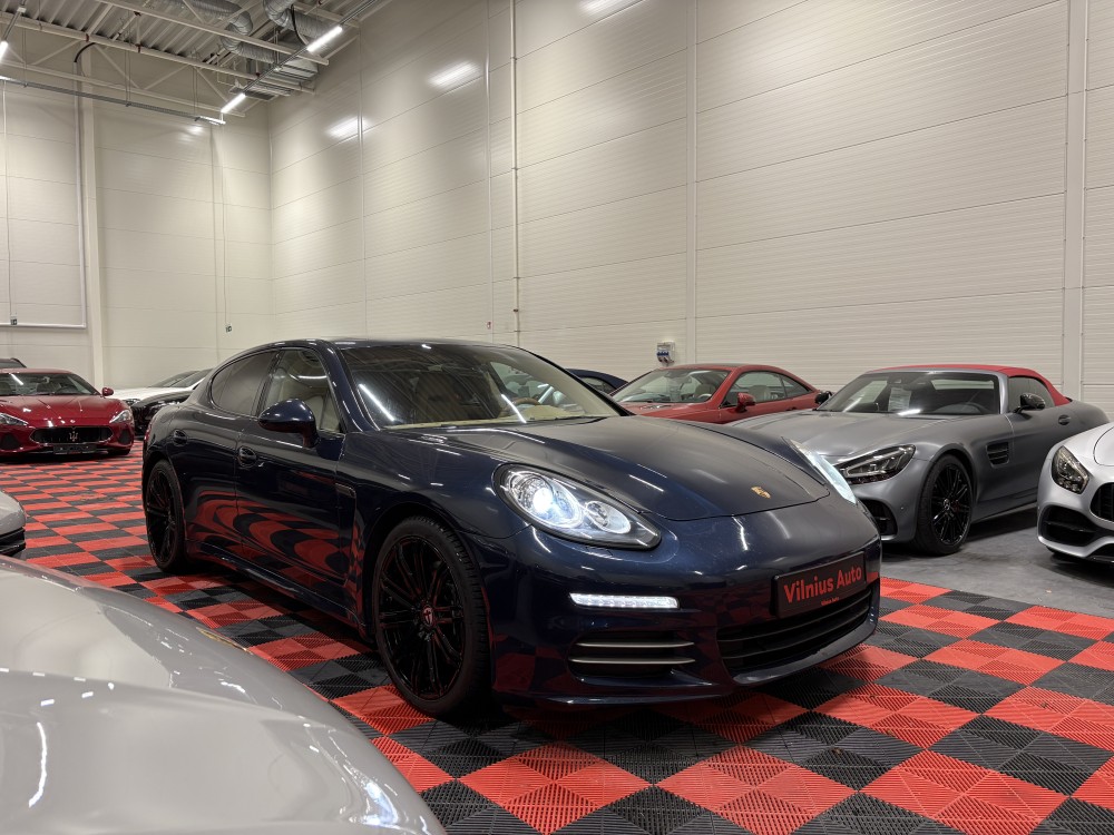 2015 Porsche Panamera