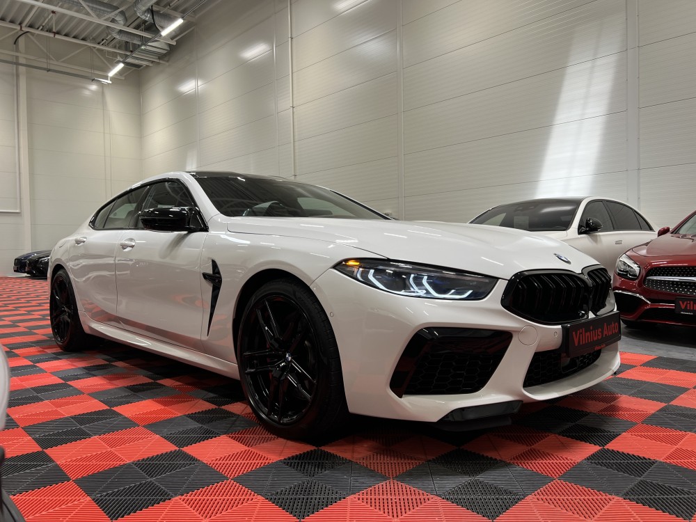 2022 BMW M8