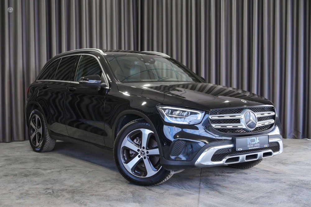 2021 Mercedes-Benz GLC220