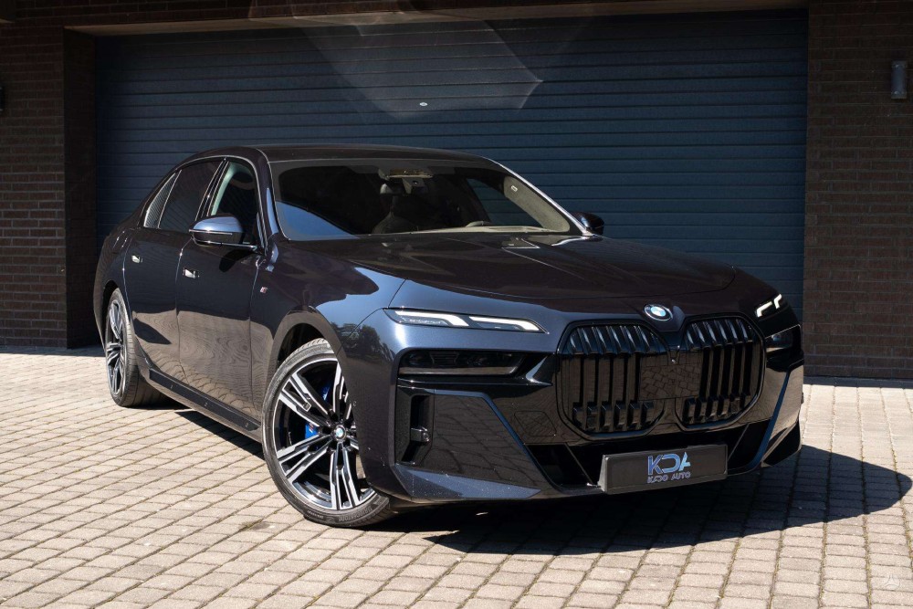 2023 BMW 740