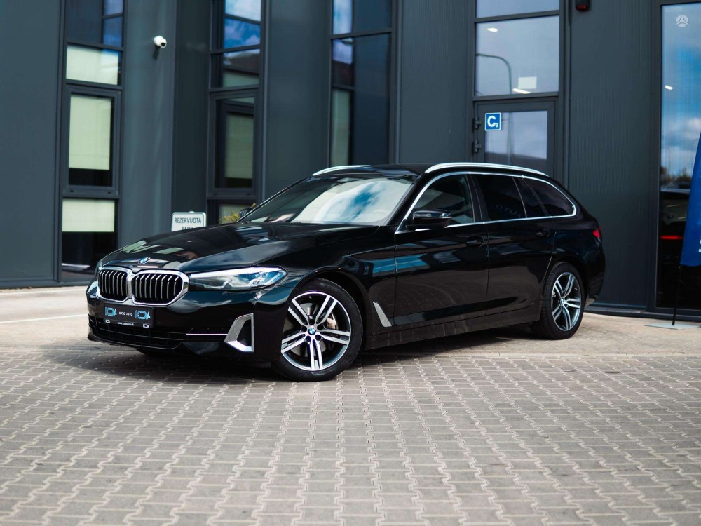 2021 BMW 530