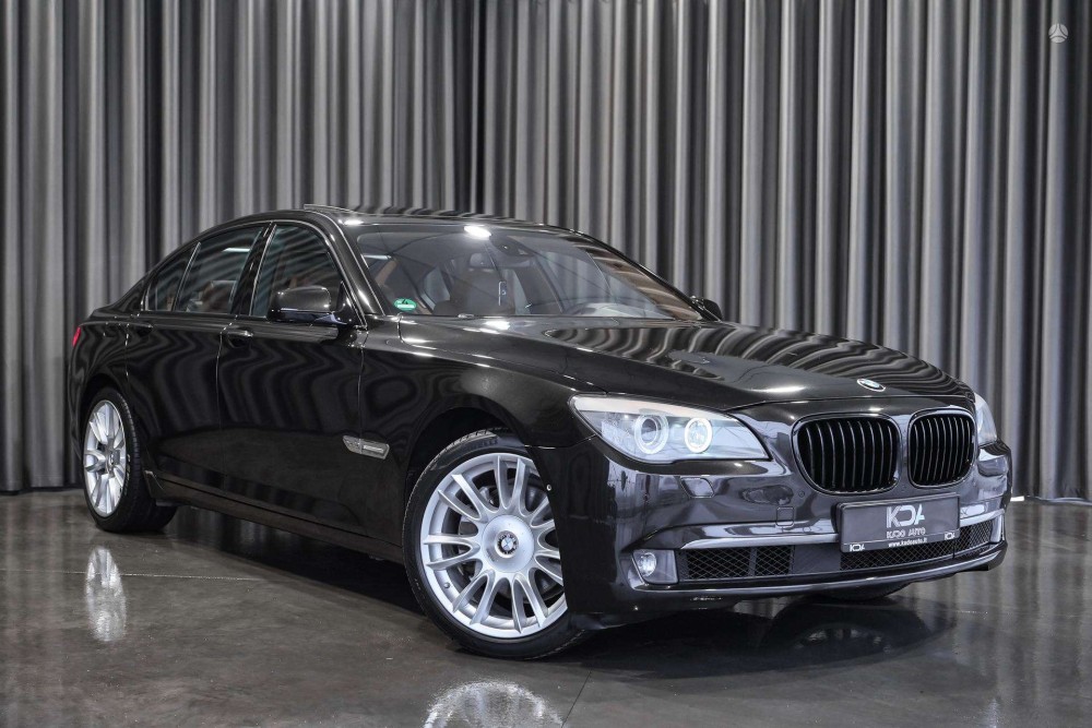 2011 BMW 740