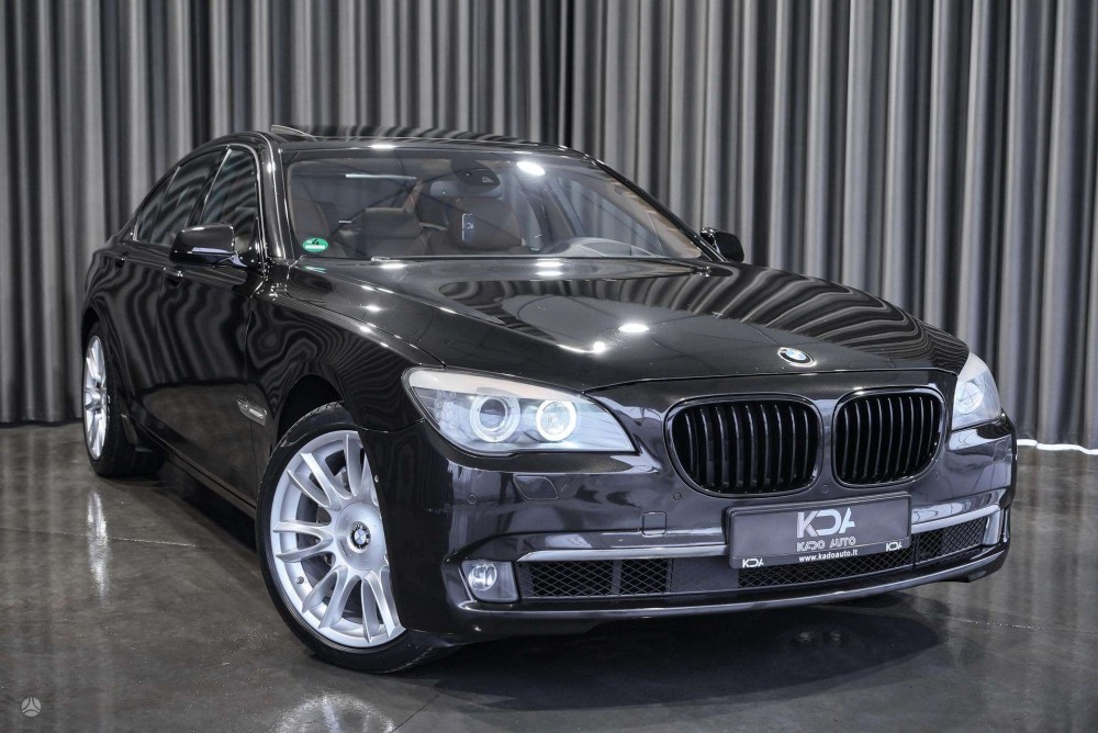 2011 BMW 740
