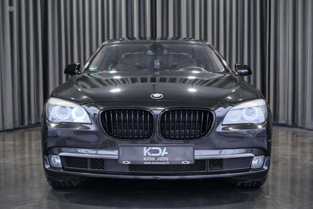 2011 BMW 740
