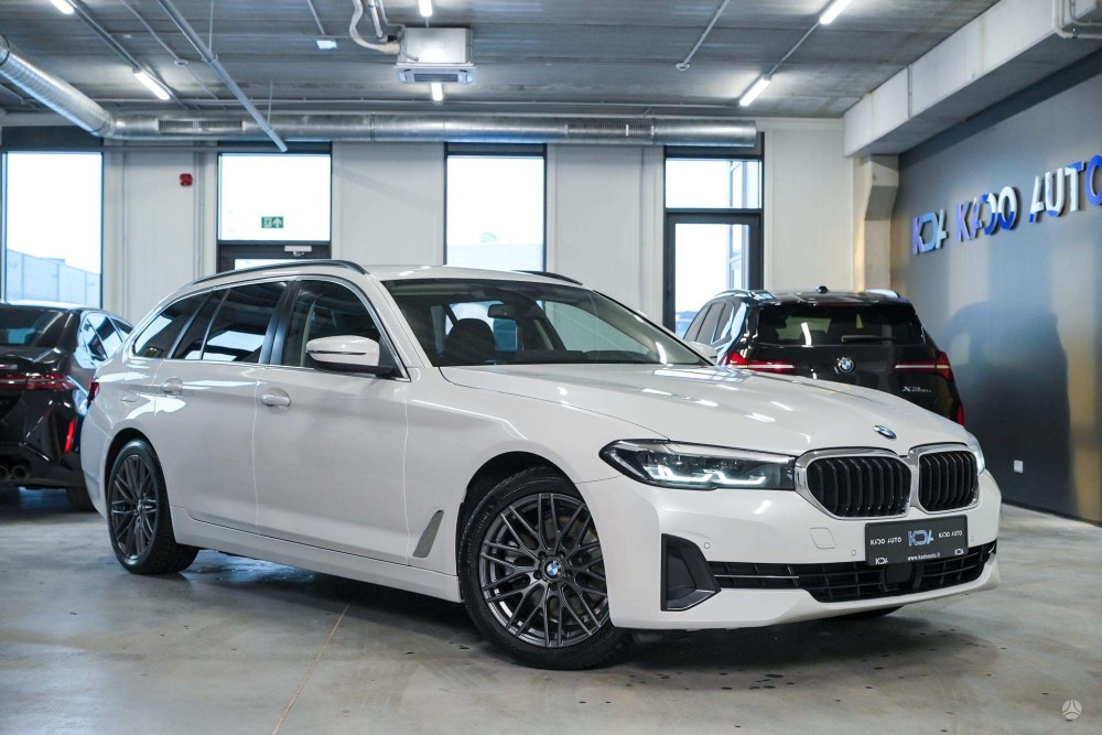 2021 BMW 520