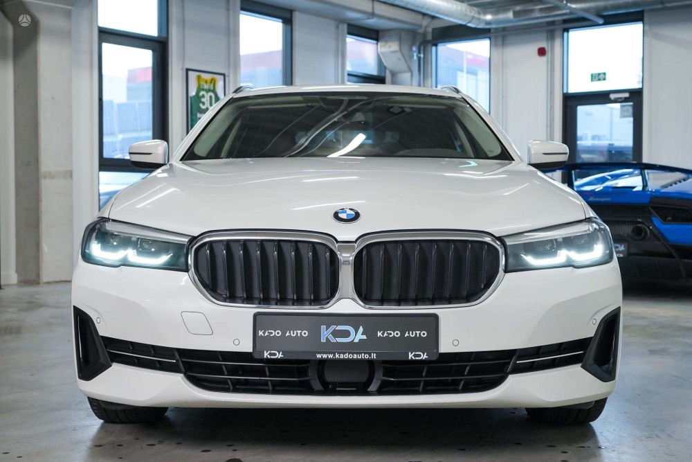 2021 BMW 520