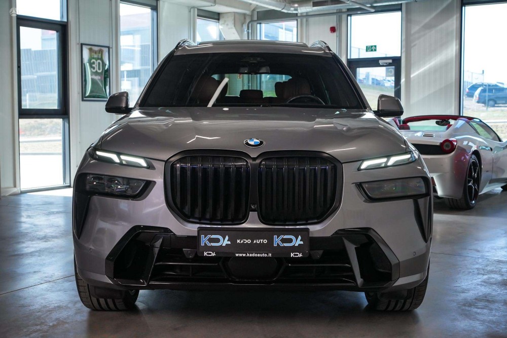 2023 BMW X7