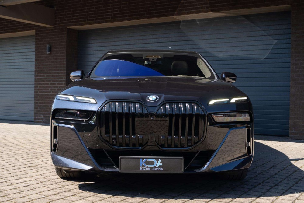 2023 BMW 740