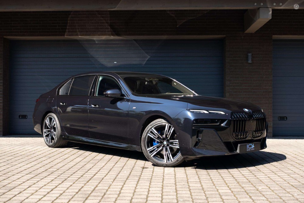 2023 BMW 740