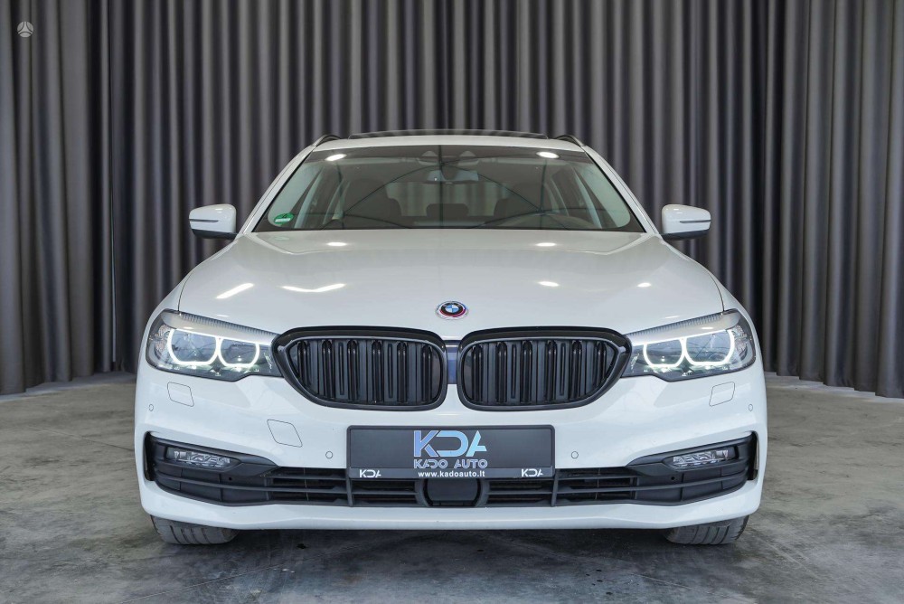 2019 BMW 520