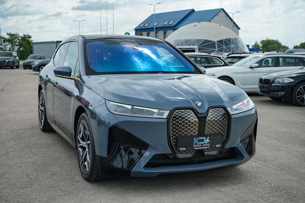 2021 BMW iX
