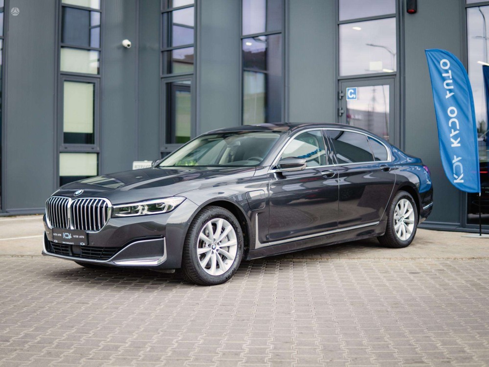2020 BMW 745