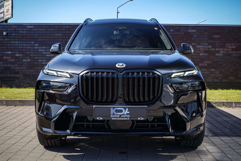 2023 BMW X7