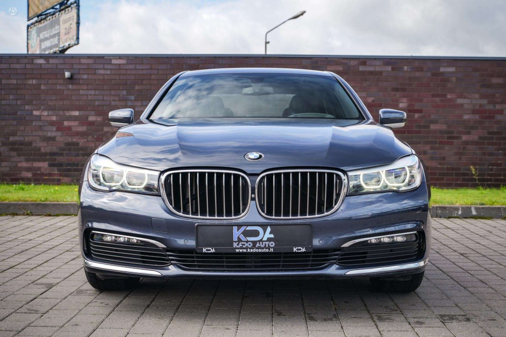 2016 BMW 730