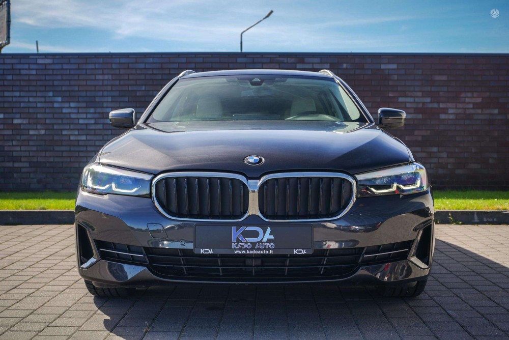 2021 BMW 530