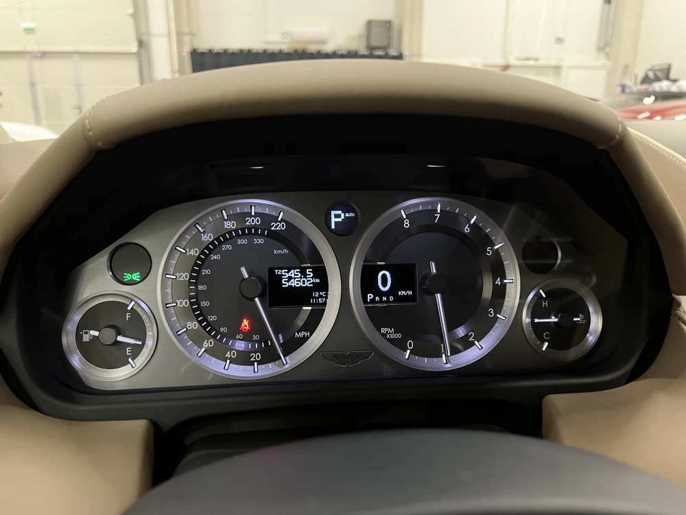 2015 Aston Martin DB9 – nuotrauka 16