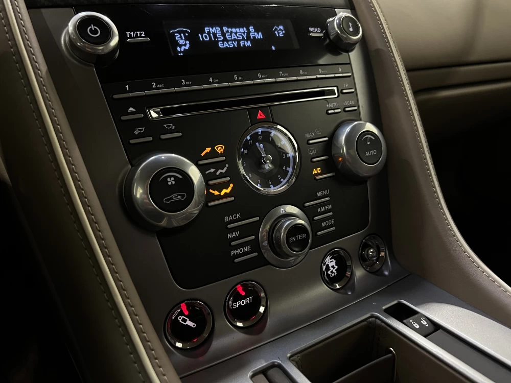 2015 Aston Martin DB9 – nuotrauka 28
