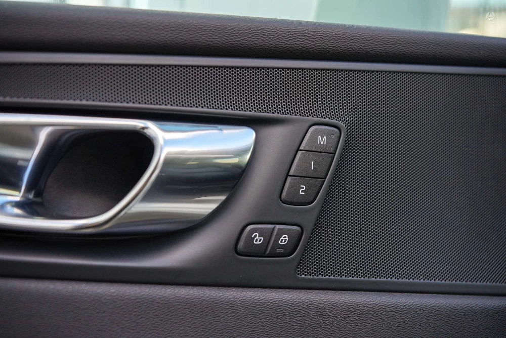 2019 Volvo XC60 – nuotrauka 32