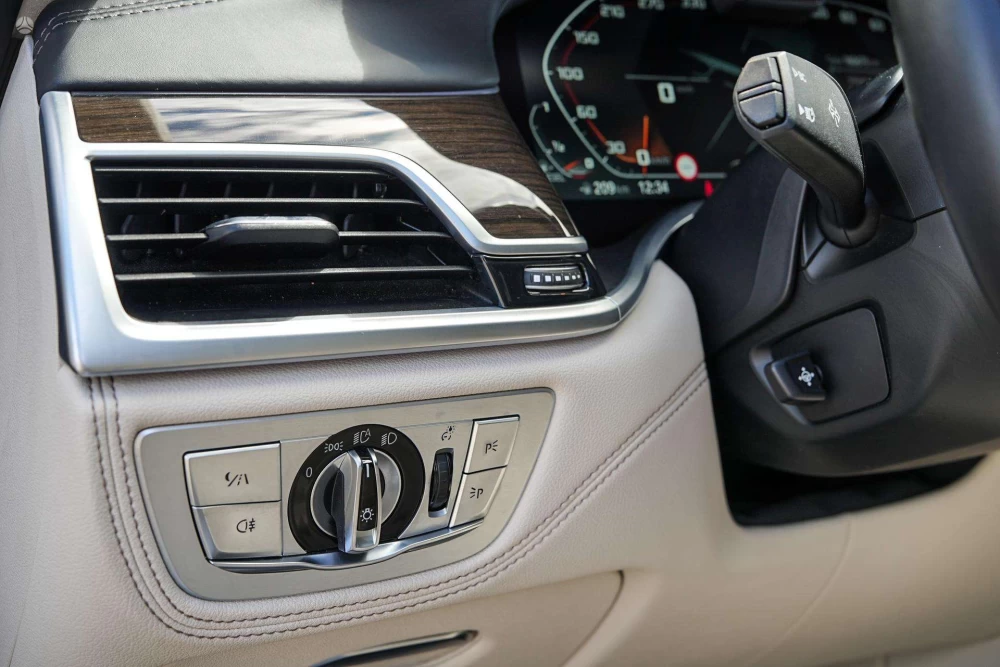 2021 BMW 730 – nuotrauka 30