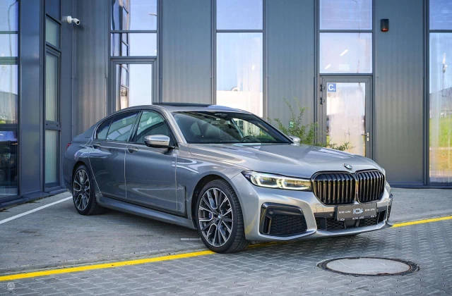 2020 BMW 730