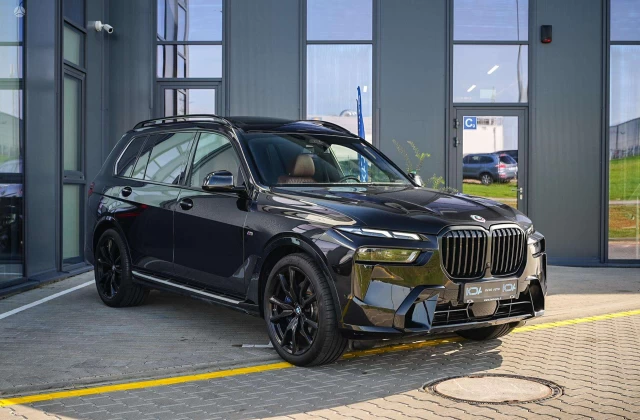 2023 BMW X7