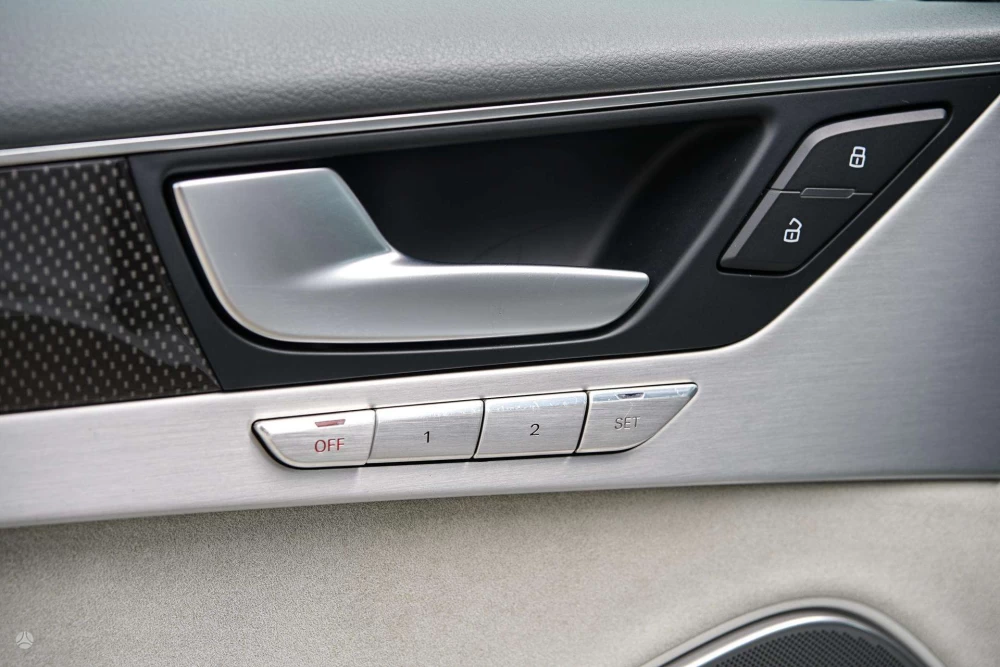 2014 Audi S8 – nuotrauka 32
