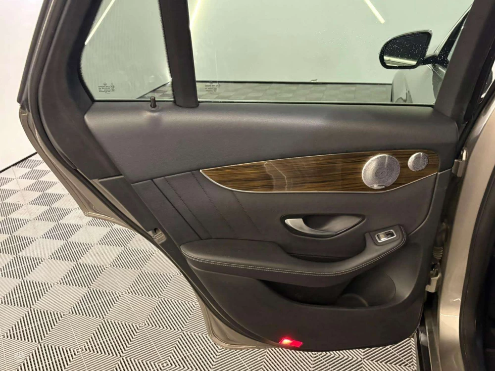 2020 Mercedes-Benz GLC300 – nuotrauka 22