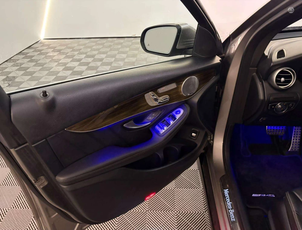 2020 Mercedes-Benz GLC300 – nuotrauka 32