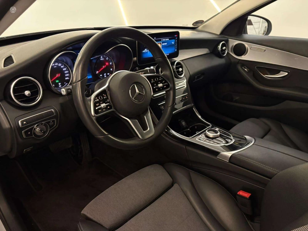 2019 Mercedes-Benz C300 – nuotrauka 2