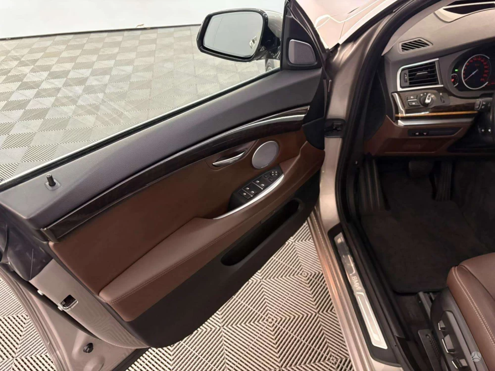 2016 BMW 535 Gran Turismo – nuotrauka 25