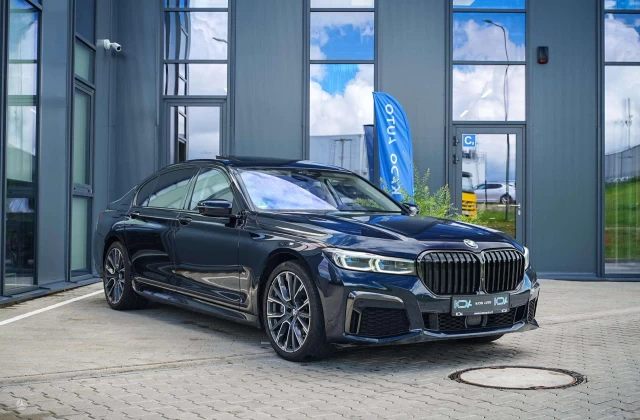 2021 BMW 730